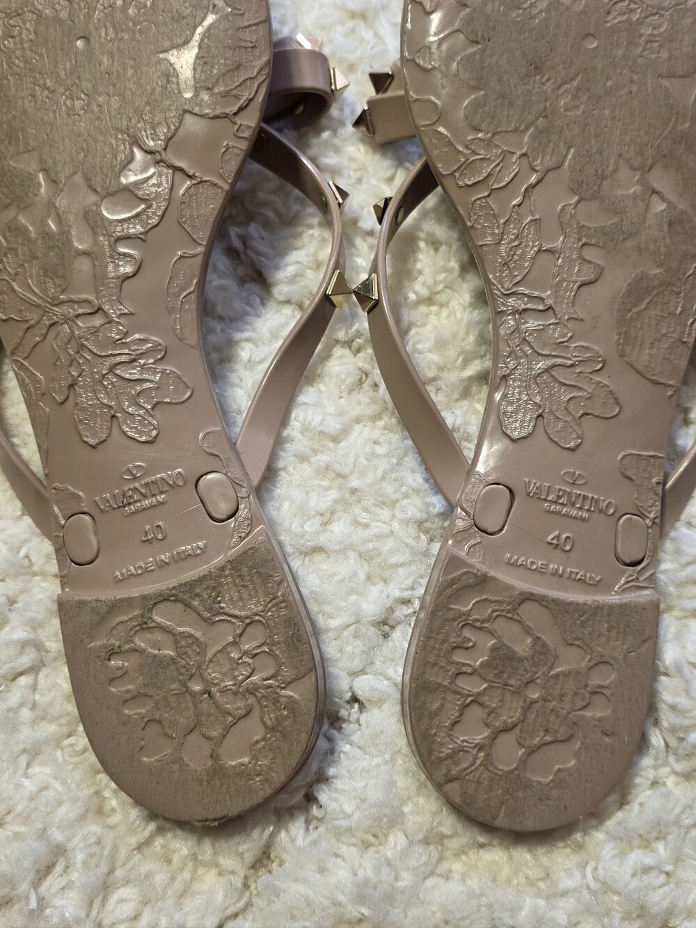 Valentino Garavani Beige Studded Bow Thong Sandals - Picture 7 of 11
